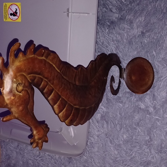 Wall hangers - Picture 2 of 3